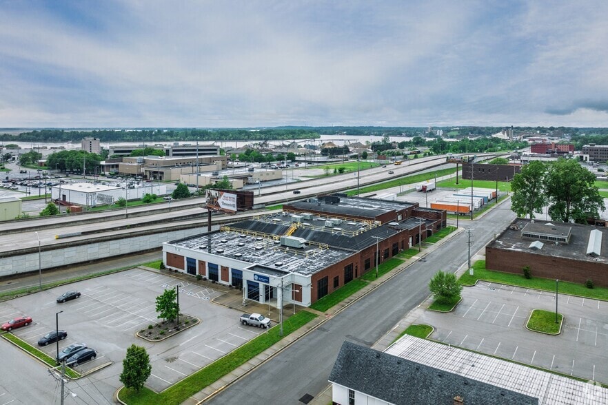 More Photos Of 900 W Indiana St, Evansville Distribution For Sale