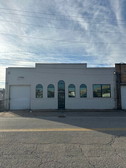 Primary Photo Of 1002 SW 3rd St, Oklahoma City Manufacturing For Lease