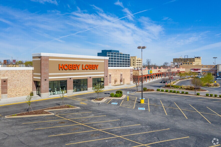More Photos Of 6702-6852 Greenfield Rd, West Allis Unknown For Lease
