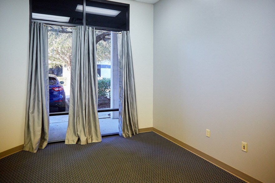 More Photos Of 155 St Johns Business Pl, Saint Augustine Light Distribution For Lease