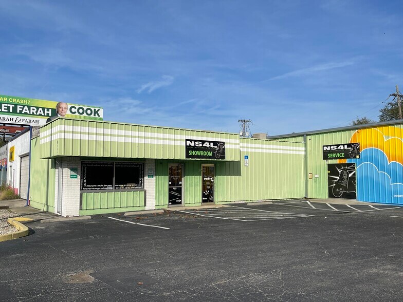 More Photos Of 633 NW 13th St, Gainesville General Retail For Sale