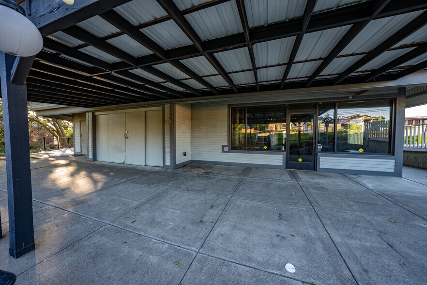 More Photos Of 2345 Ashland St, Ashland Freestanding For Lease