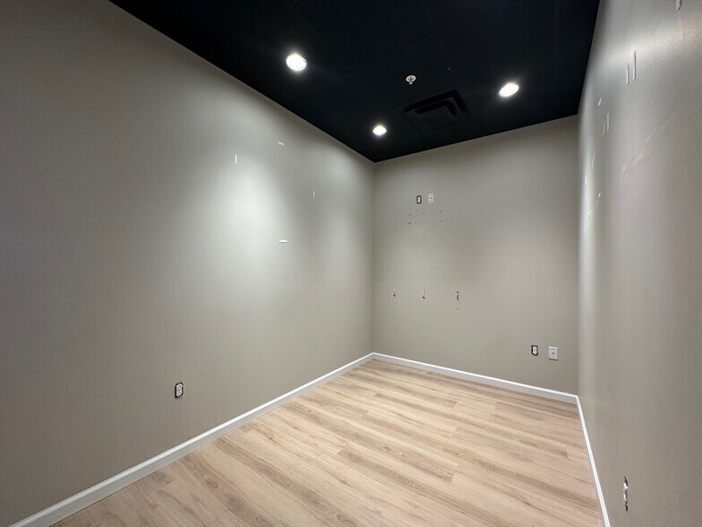 More Photos Of Route 228 & HighPointe Dr., Seven Fields Storefront Retail Office For Lease