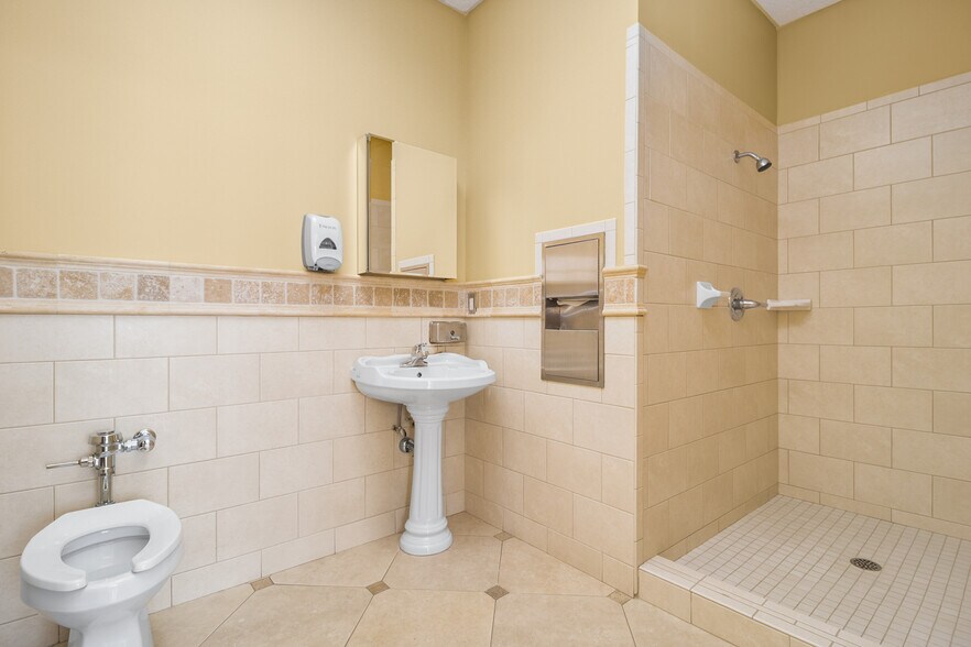 More Photos Of 200 City Hill Dr, London Medical For Sale
