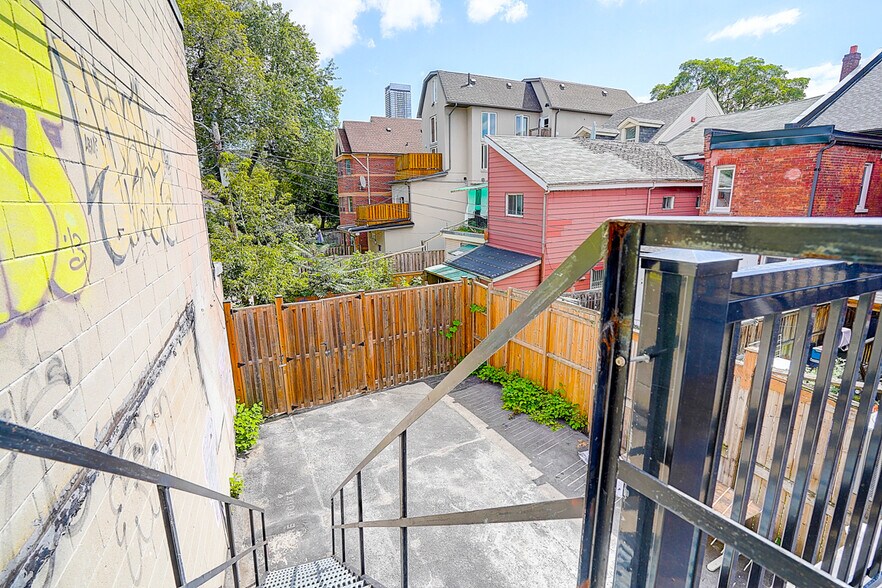 More Photos Of 349 Spadina Av, Toronto Storefront Retail Residential For Sale