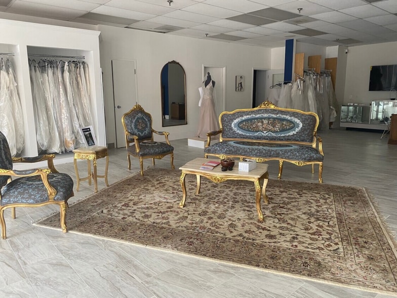 More Photos Of 9899 Main St, Damascus Storefront Retail Office For Lease