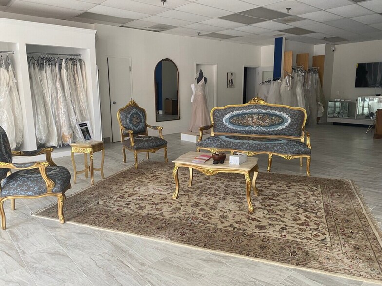 More Photos Of 9899 Main St, Damascus Storefront Retail Office For Lease