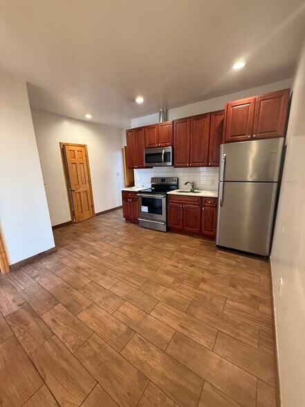 More Photos Of , Saint Albans General Retail For Sale