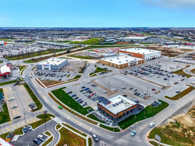 More Photos Of 3825 Westdale Dr SW, Cedar Rapids Freestanding For Sale