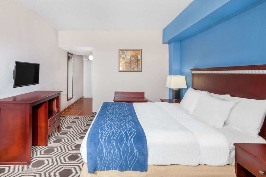 More Photos Of 215 E Walworth Ave, Delavan Hotel For Sale