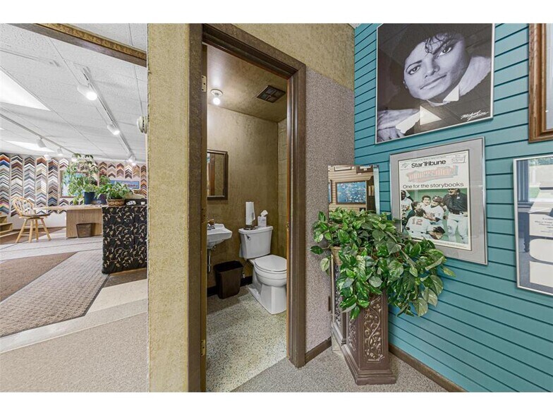 More Photos Of 206-208 Mineral Springs Rd, Owatonna Storefront Retail Office For Sale