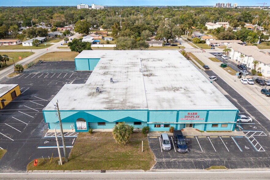 More Photos Of 2546-2578 Fowler St, Fort Myers Warehouse For Lease