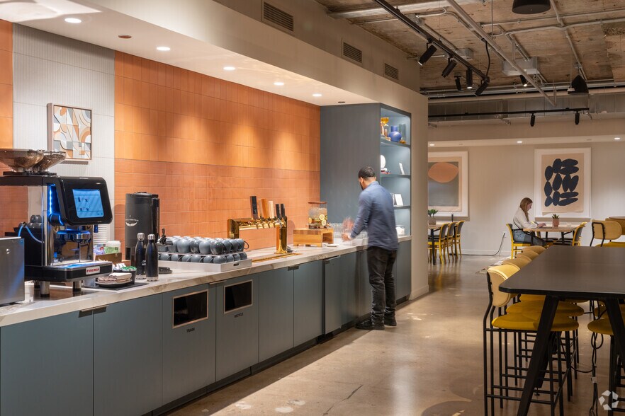 More Photos Of 311 W Monroe St, Chicago Coworking Space