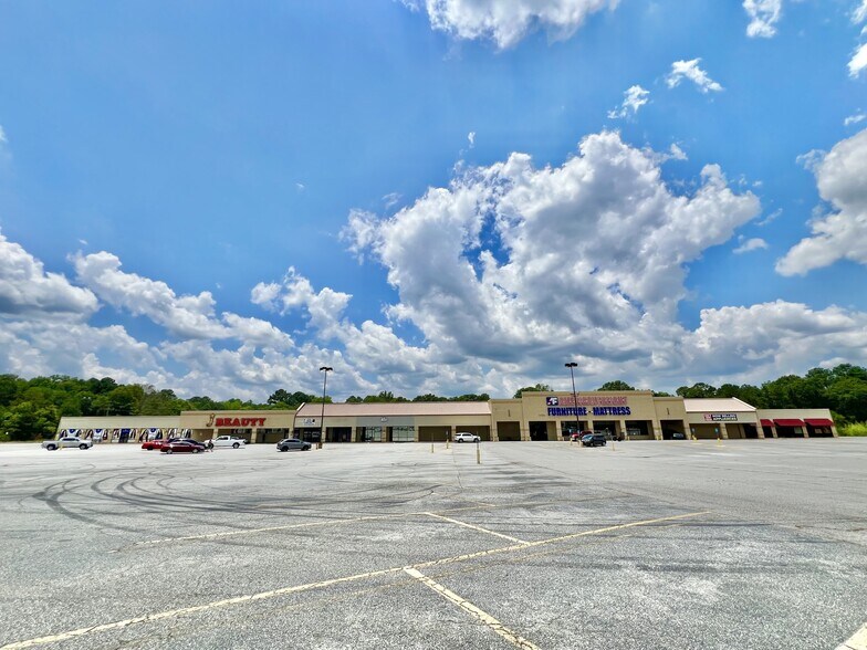 More Photos Of 1607 S Lumpkin Rd, Columbus Storefront For Lease