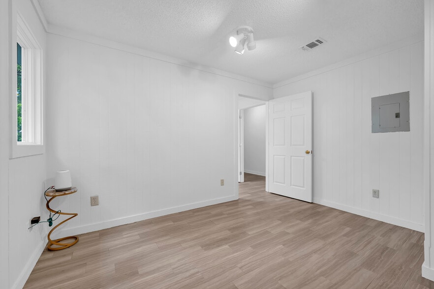 More Photos Of 12440 Magnolia Ave, Magnolia Springs Office For Lease