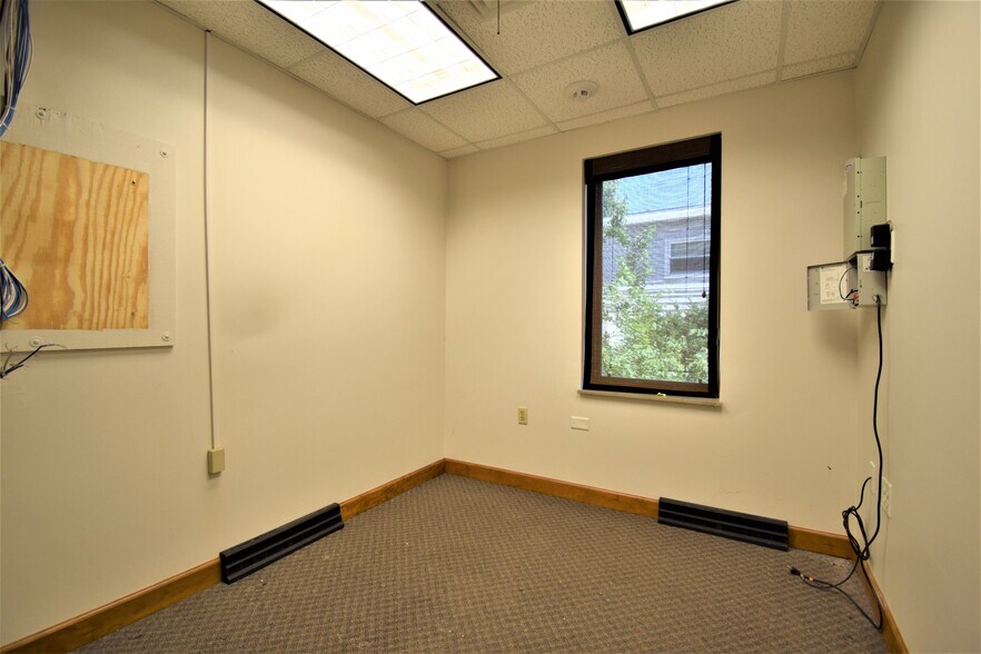 More Photos Of 716 Main St, Mount Vernon Office For Sale