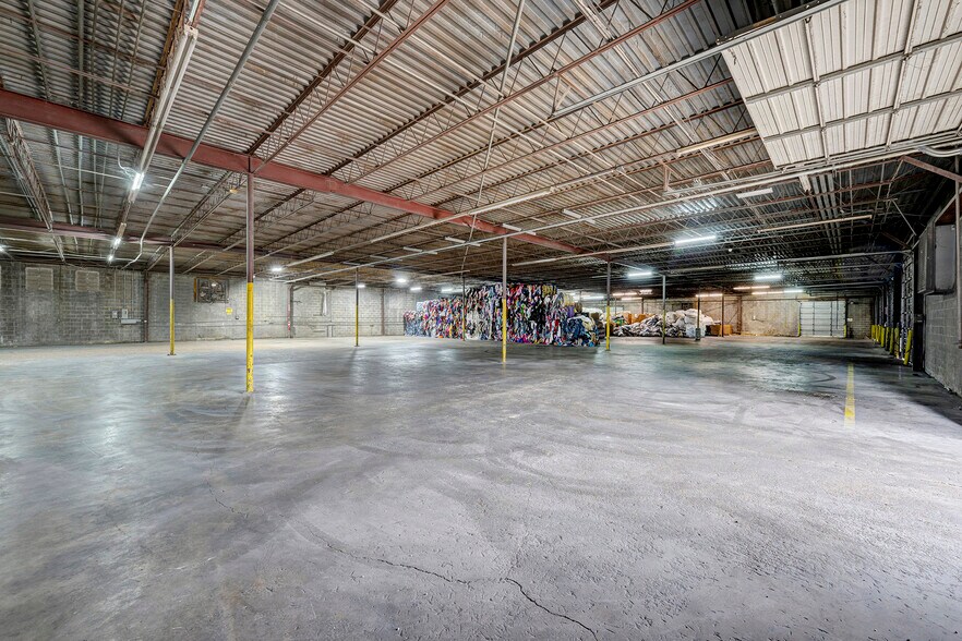 More Photos Of 3635 Trailmobile Dr, Houston Warehouse For Lease