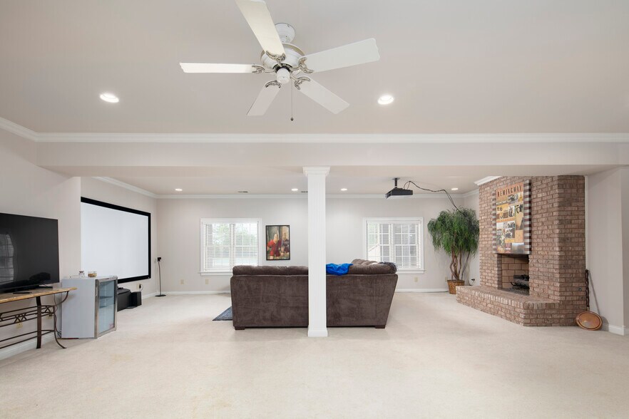 More Photos Of 4664 Lexington Rd, Winchester Specialty For Sale