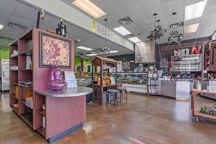 More Photos Of 15 S Beneva Rd, Sarasota Restaurant For Lease