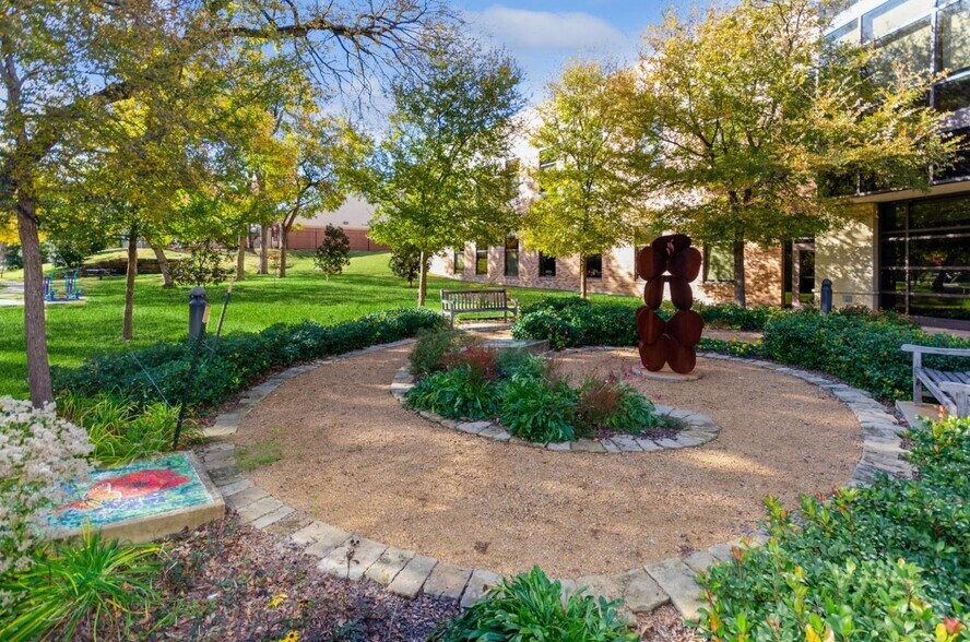 More Photos Of 8196 Walnut Hill Ln, Dallas Medical For Lease