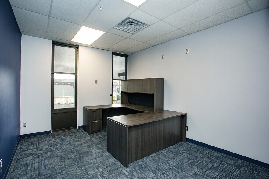 More Photos Of 120 Erie Blvd, Schenectady Bank For Lease