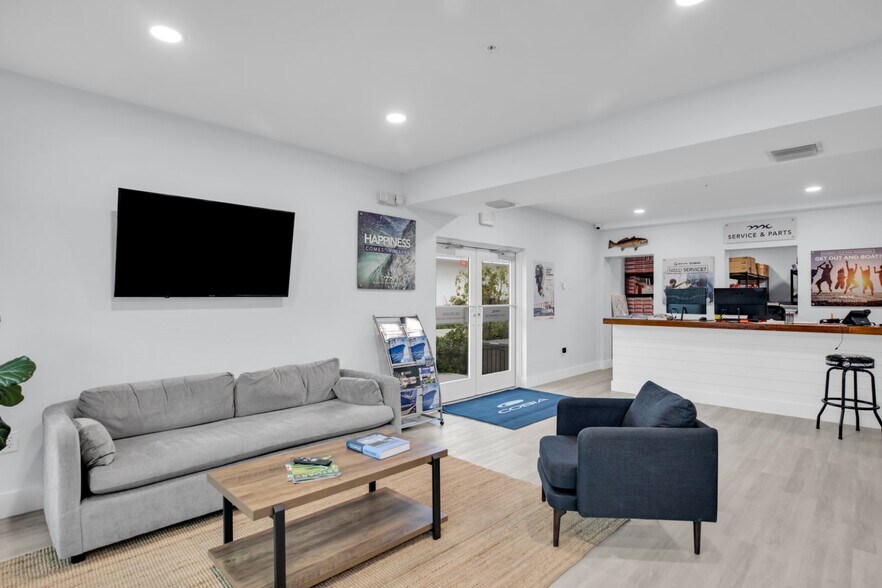 More Photos Of 82705 Overseas Hwy, Islamorada General Retail For Sale