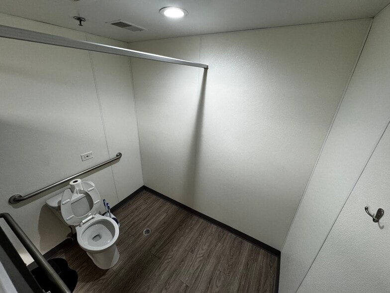 More Photos Of 1520 Hannah Ave, Forest Park Flex For Lease