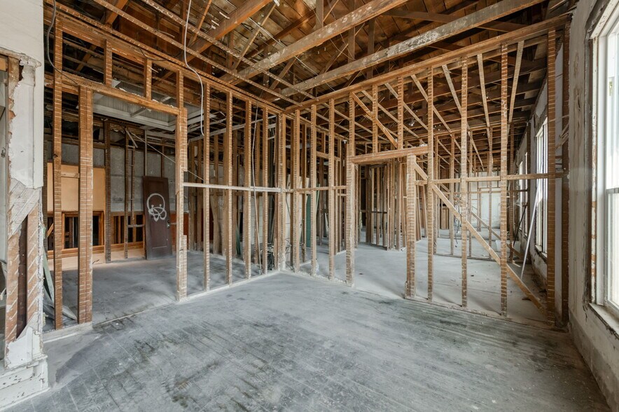 More Photos Of 101 N L St, Dinuba Storefront For Sale