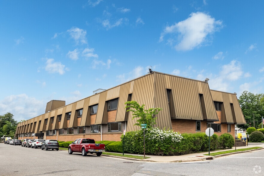 Primary Photo Of 230 Hilton Ave, Hempstead Medical For Sale