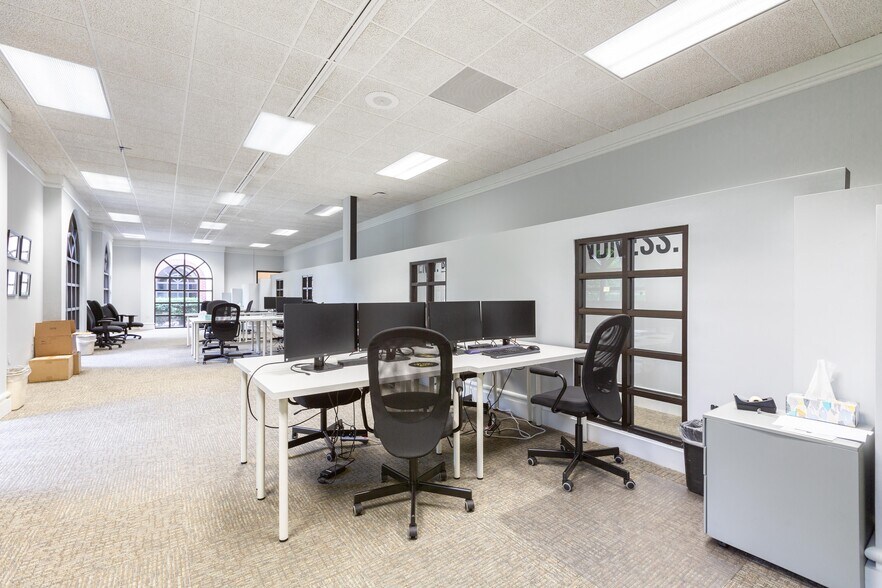 More Photos Of 2425 Crownpoint Executive Dr, Charlotte Office For Sale