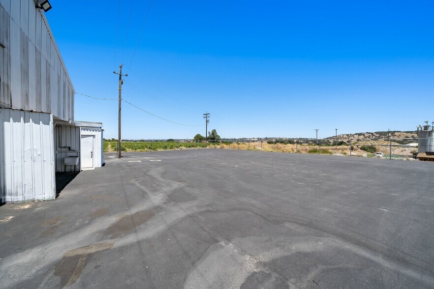 More Photos Of 2320 Ramada Dr, Paso Robles Industrial For Lease