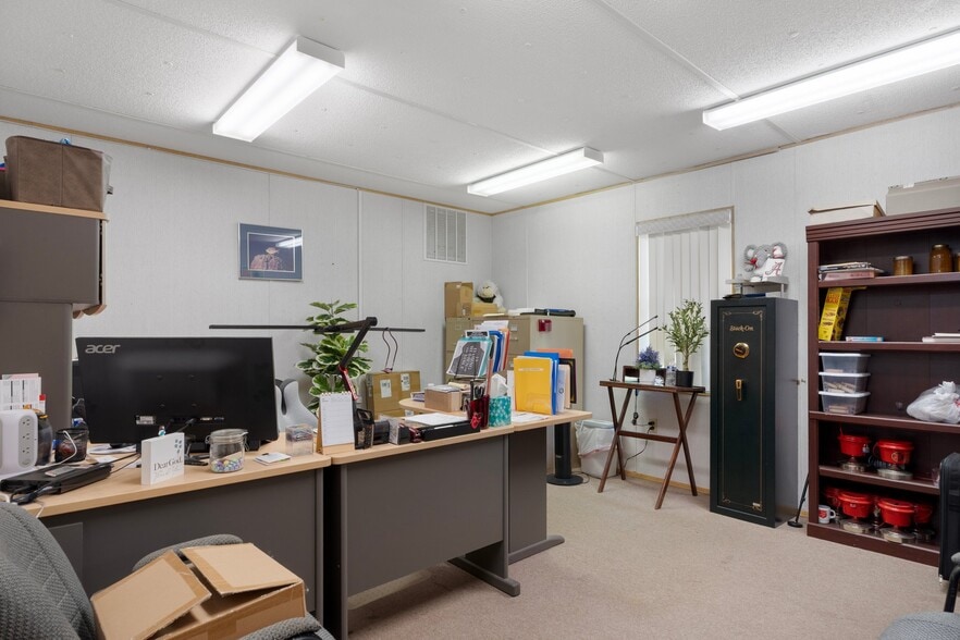 More Photos Of 15464 Cortez Blvd, Brooksville Unknown For Lease