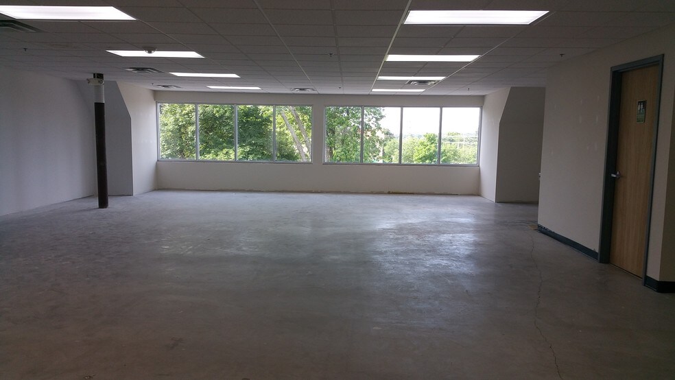More Photos Of 12447 Clarksville Pike, Clarksville Storefront Retail Office For Lease