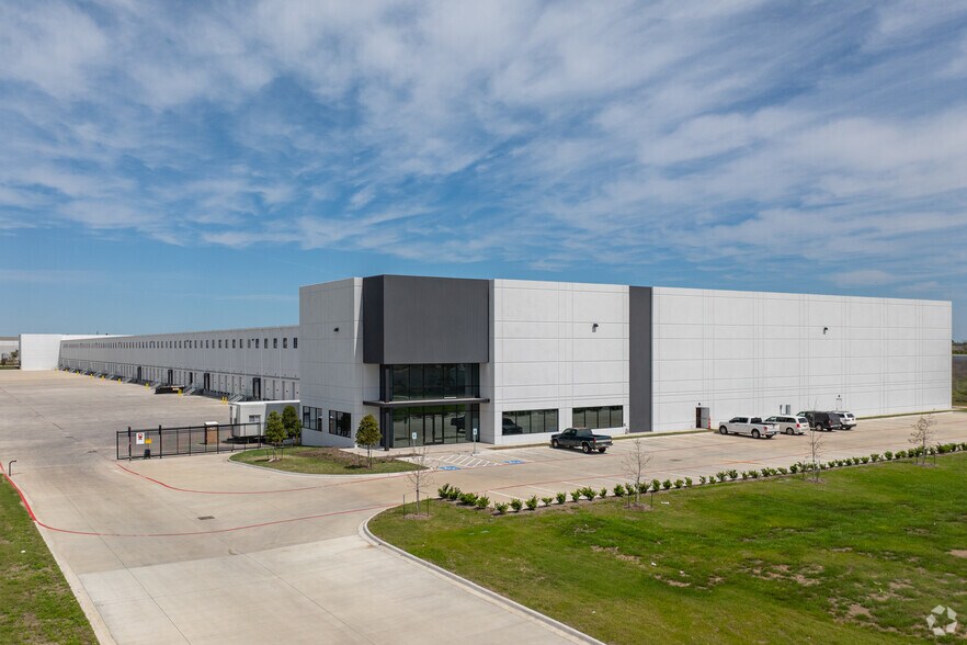More Photos Of 4908 Borusan Rd, Baytown Distribution For Lease