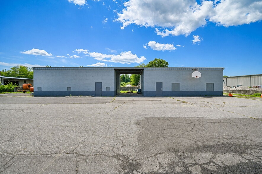 More Photos Of 481 Sullivan Ave, South Windsor Manufacturing For Lease