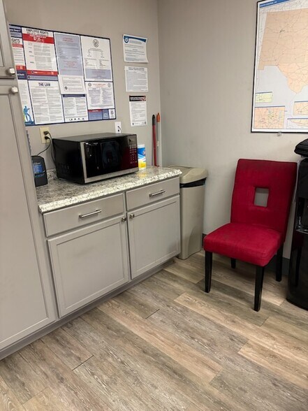 More Photos Of 2805 Singleton St, Rowlett Distribution For Lease