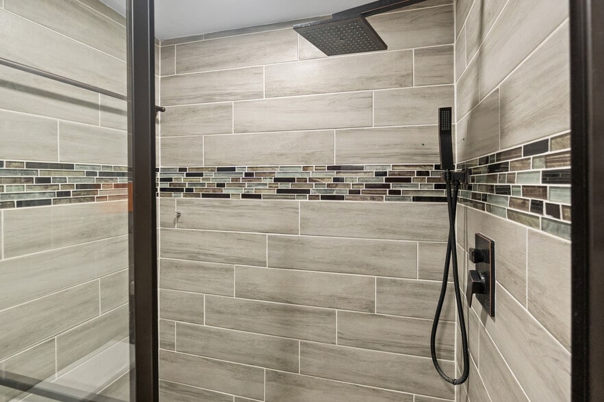 More Photos Of 5424 Edgewater Dr, Orlando Flex For Lease