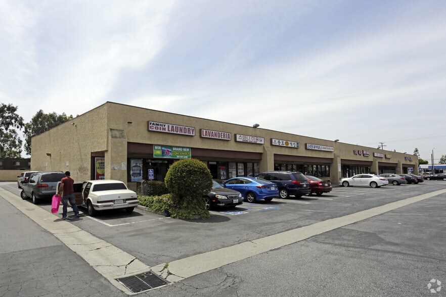 More Photos Of 11802-11820 Centralia St, Lakewood Unknown For Lease