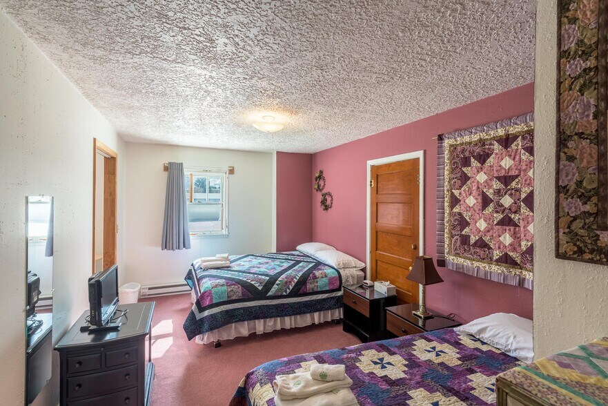 More Photos Of 21 E Pine, Pinedale General Retail For Sale