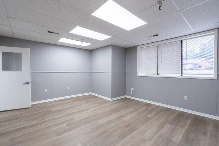 More Photos Of 1379 McDow Dr, Rock Hill Warehouse For Sale