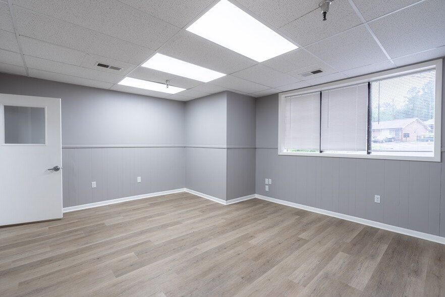 More Photos Of 1379 McDow Dr, Rock Hill Warehouse For Lease