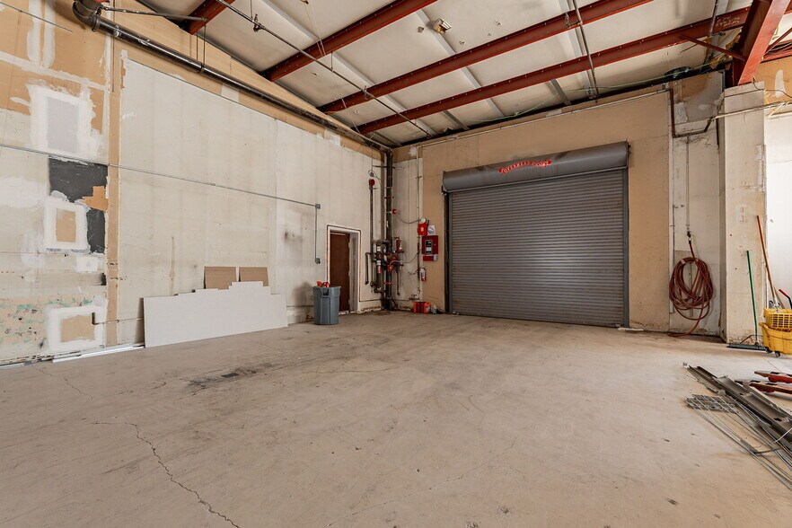 More Photos Of 4205 W Glenrosa Ave, Phoenix Warehouse For Lease