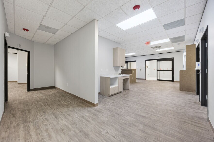More Photos Of 2710 Western Center Blvd, Fort Worth Medical For Sale
