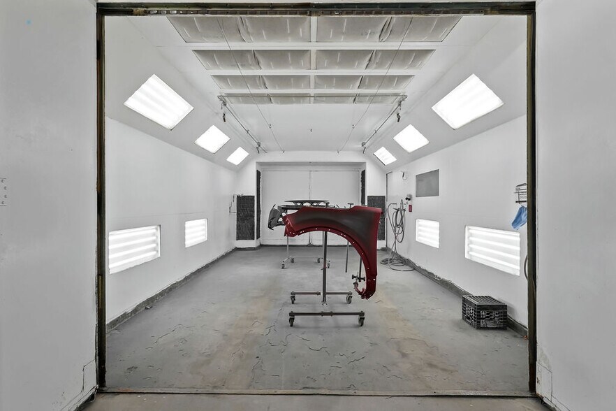 More Photos Of 3 Lower Rd, Lincoln Auto Repair For Sale