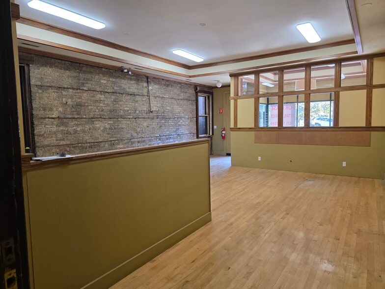 More Photos Of 1319-1321 Emerson St, Evanston Office For Lease