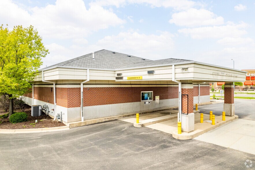 More Photos Of 4702 Verona Rd, Madison Bank For Lease