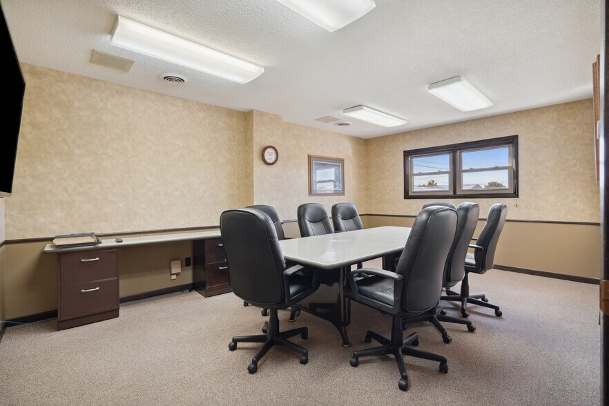 More Photos Of 120 W Mission St, Strawberry Point Office For Sale