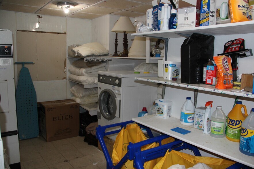 More Photos Of 115 N River St, Chamberlain Hotel For Sale