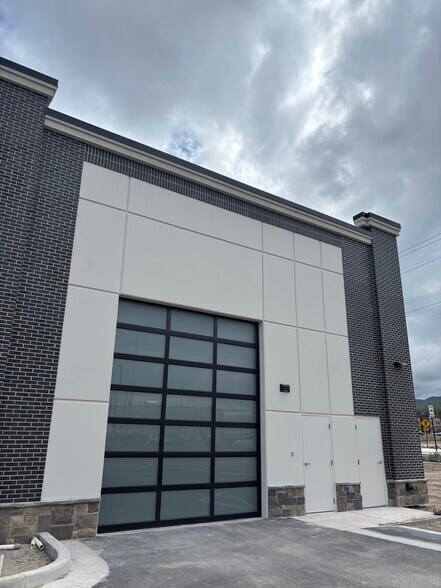 More Photos Of 13927 S 2700 W ln, Bluffdale Flex For Sale