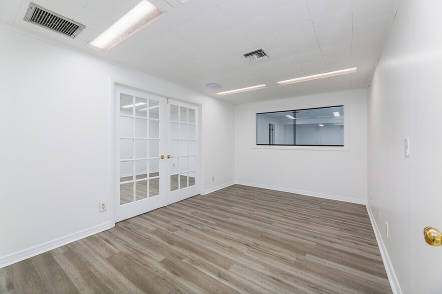 More Photos Of 128 Tomahawk Dr, Indian Harbour Beach Warehouse For Sale